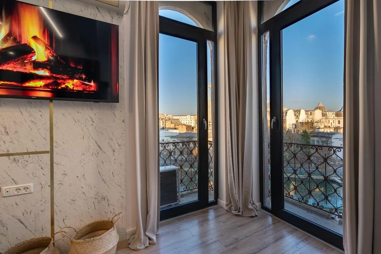 Golden View - Breathtaking Location In Bucharest Apartment