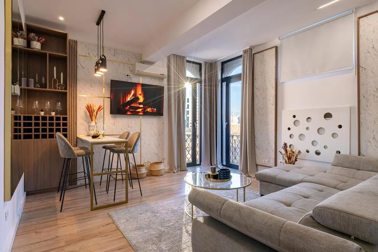 Golden View - Breathtaking Location In Bucharest Apartment