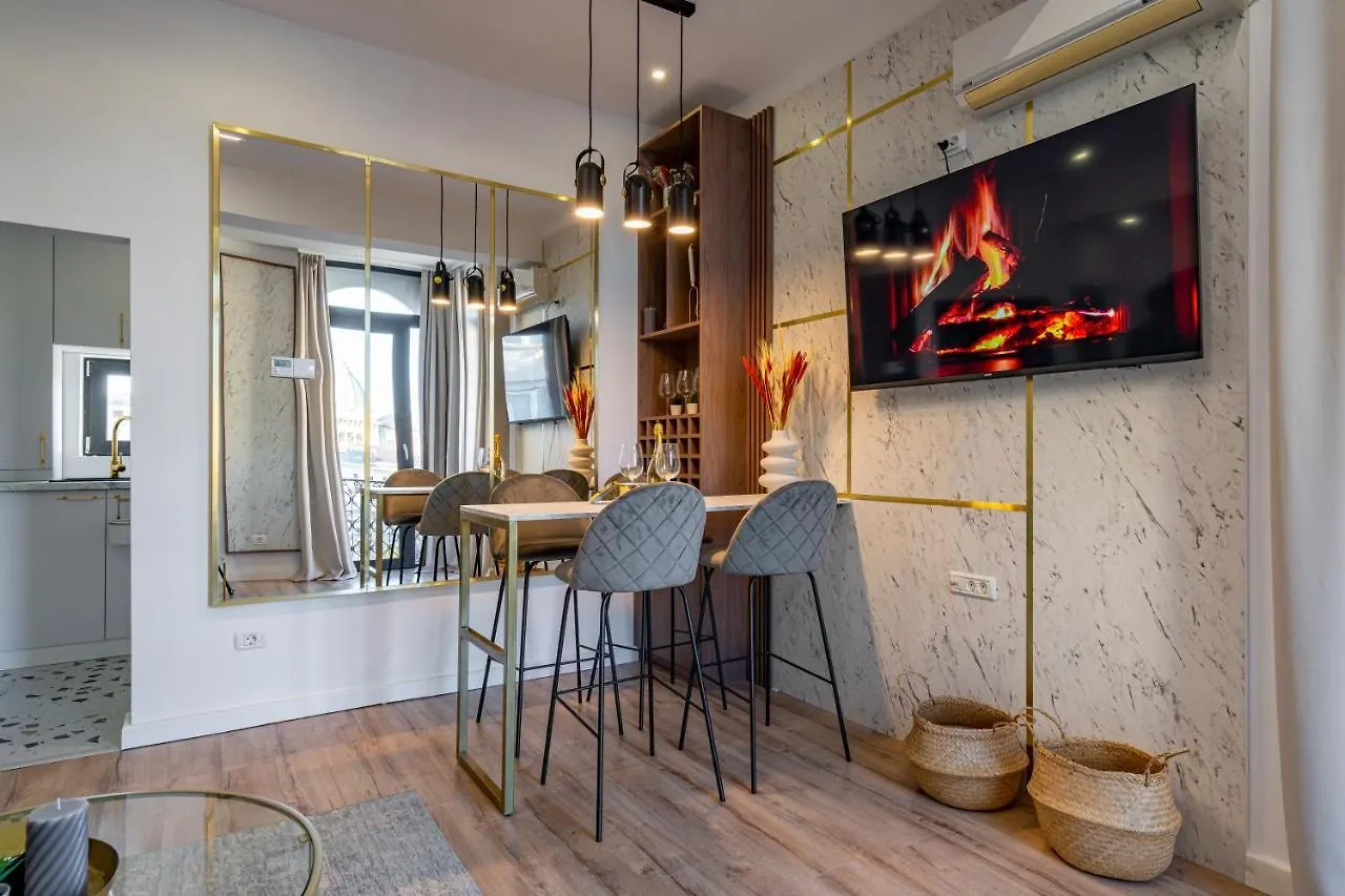 Golden View - Breathtaking Location In Bucharest Apartment